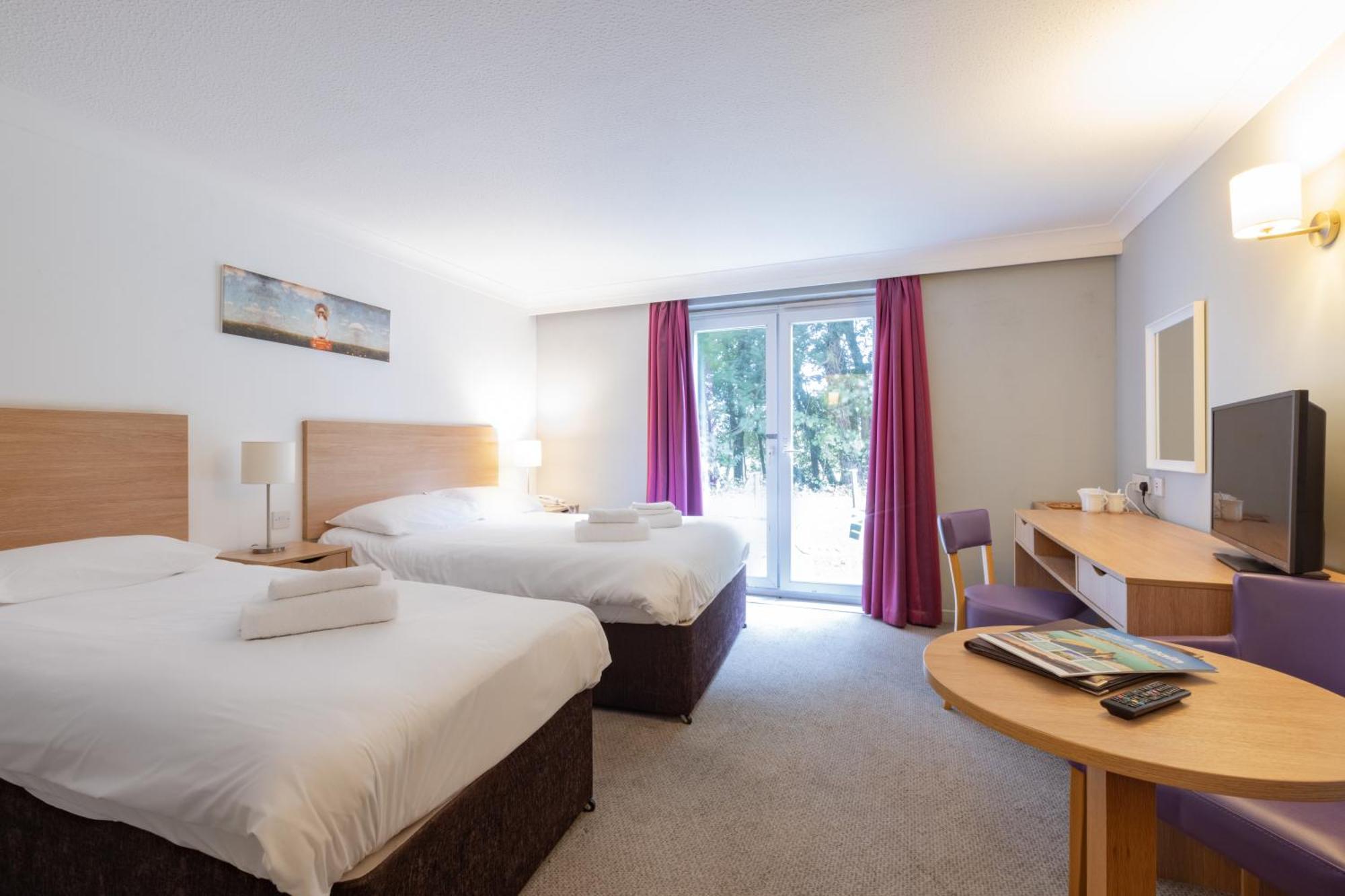 The Broadway Park Hotel Sandown Exterior photo