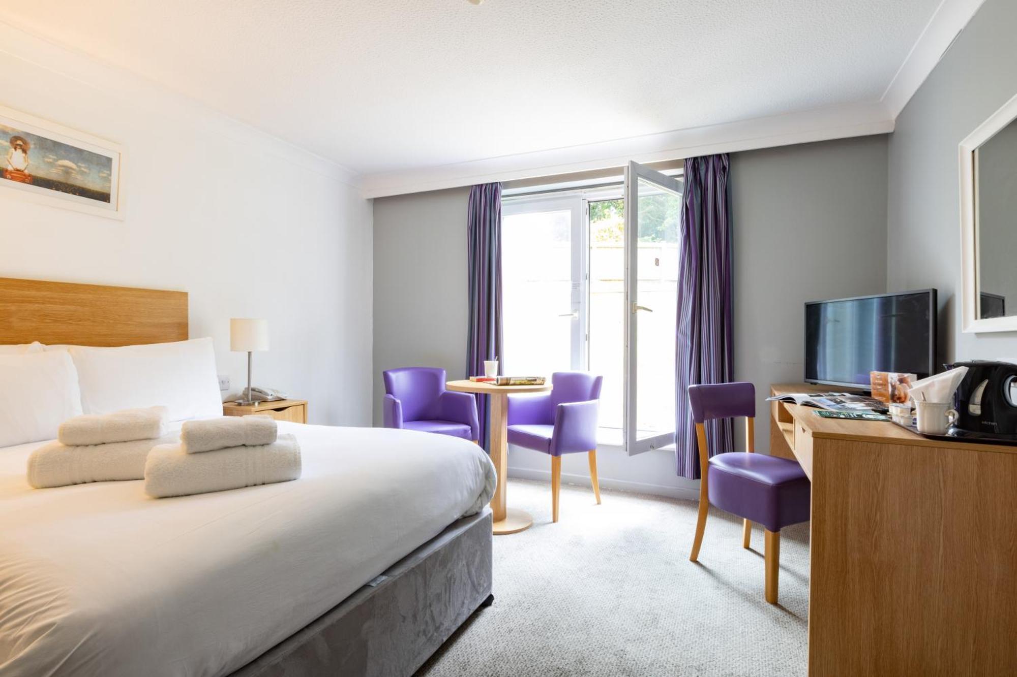 The Broadway Park Hotel Sandown Room photo