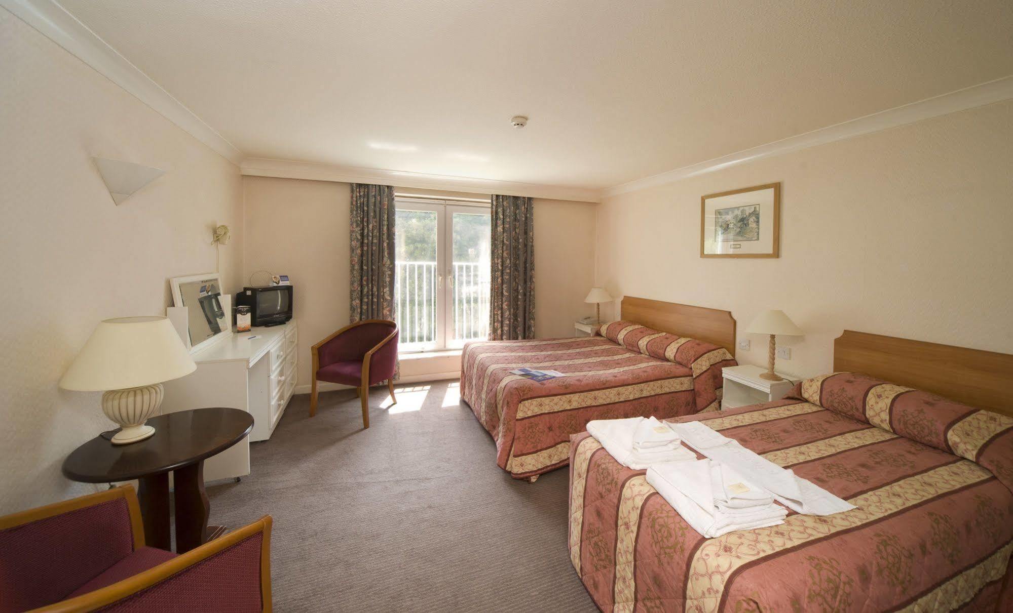 The Broadway Park Hotel Sandown Exterior photo