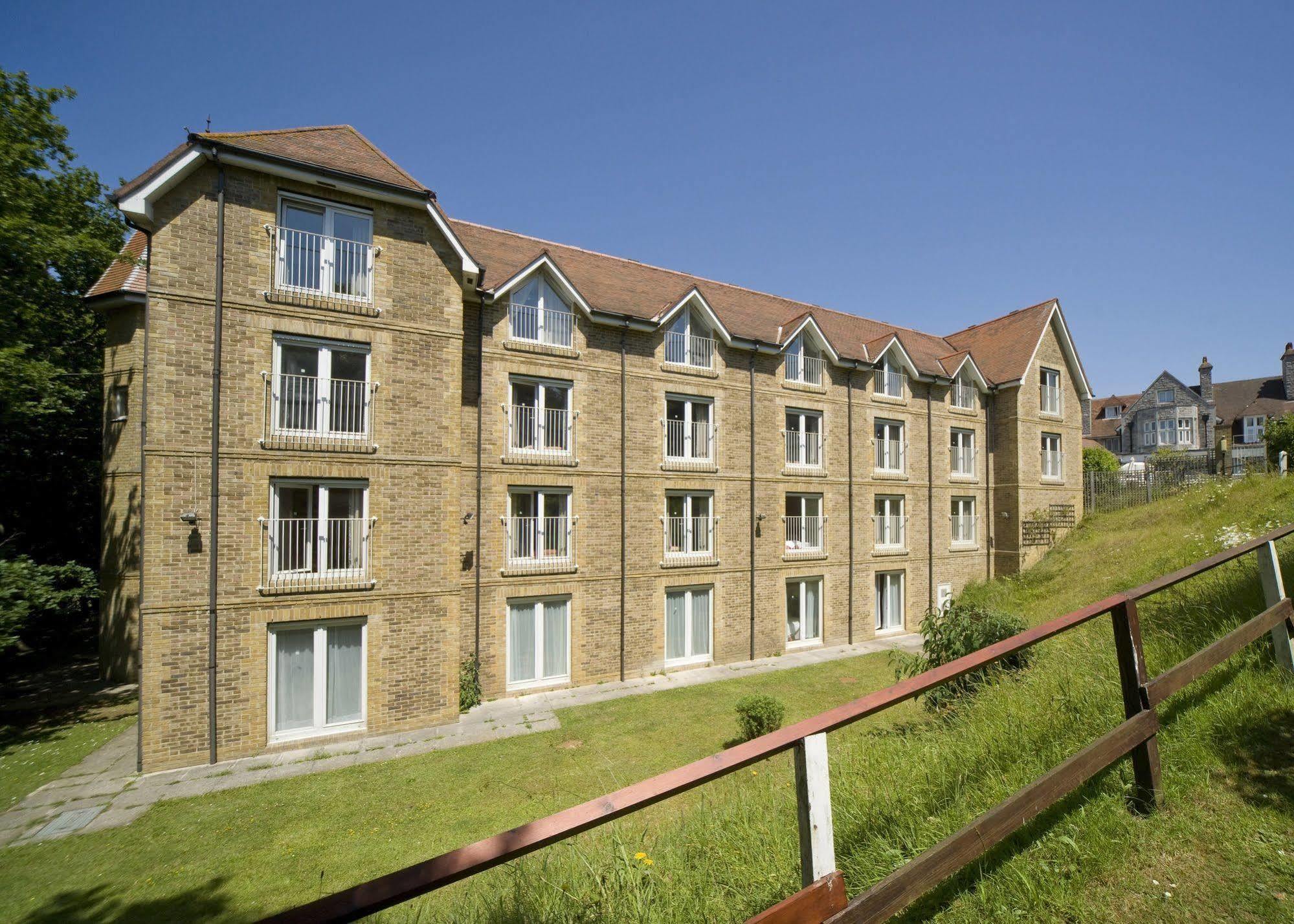 The Broadway Park Hotel Sandown Exterior photo